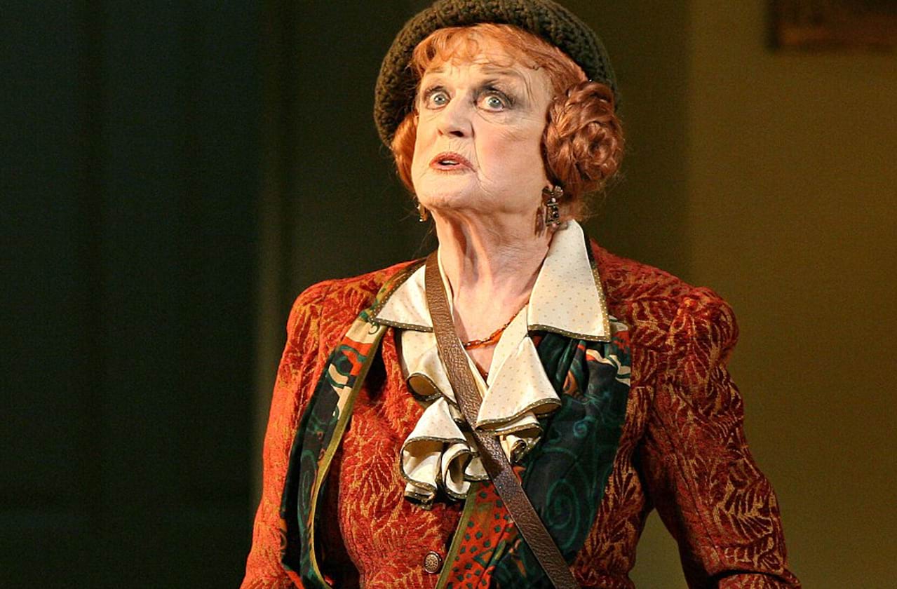 Jennifer Saunders Leaves The London Critics Laughing In Blithe Spirit